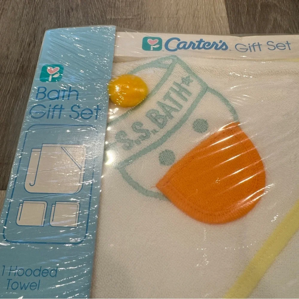 Vintage 80's Carters Infant Hooded Towel S.S. Duck and wash cloth Box Set USA